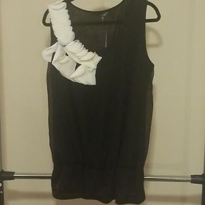 Black sleeveless top with cream detail